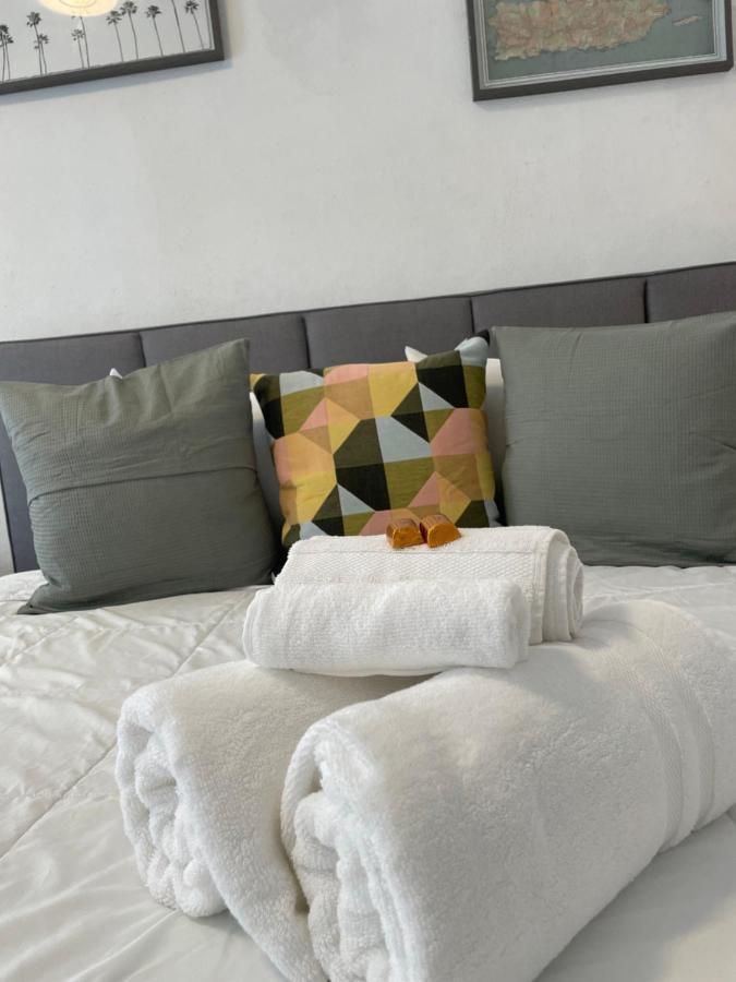The Pelican Poshtel San Juan Bagian luar foto