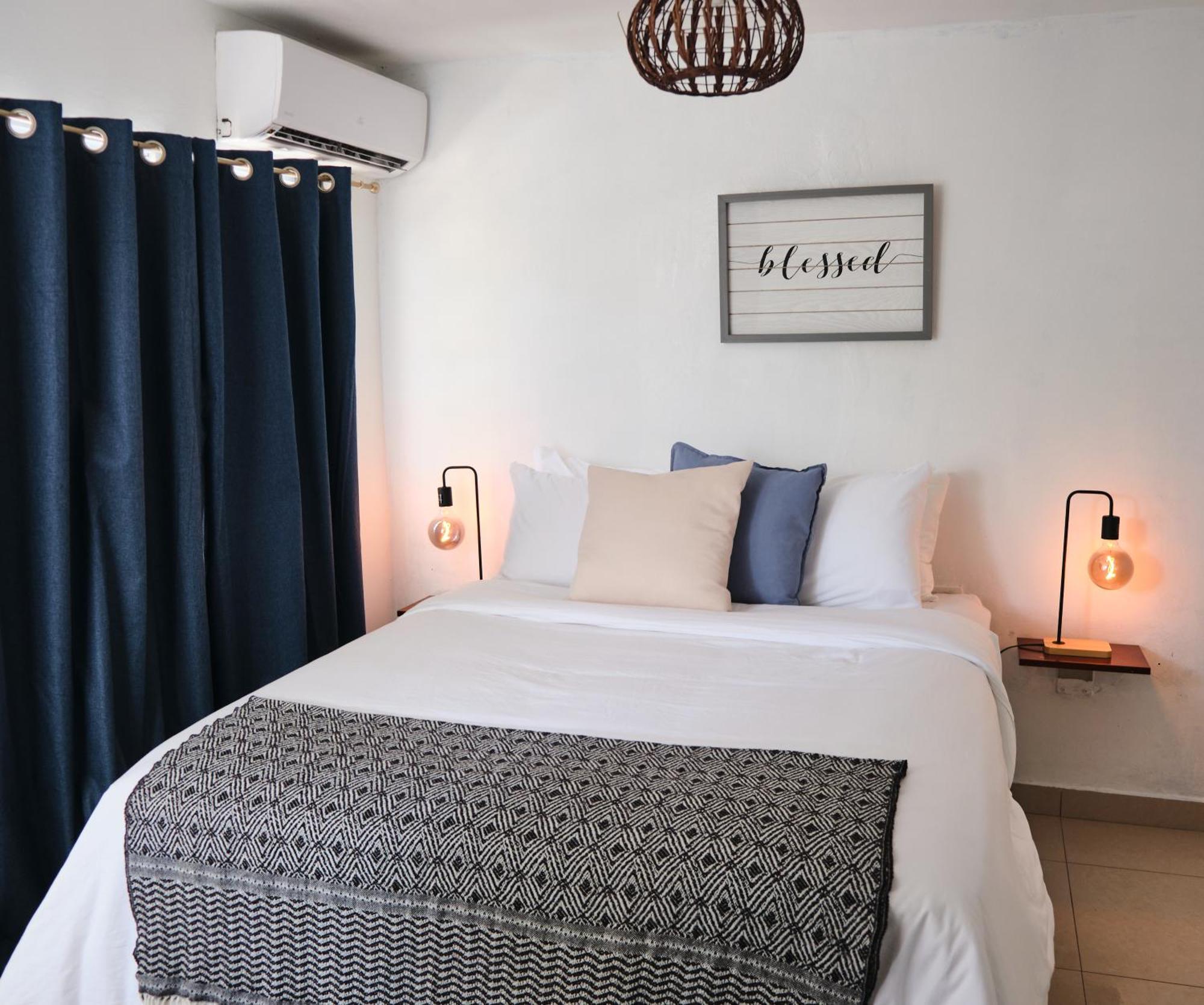 The Pelican Poshtel San Juan Bagian luar foto