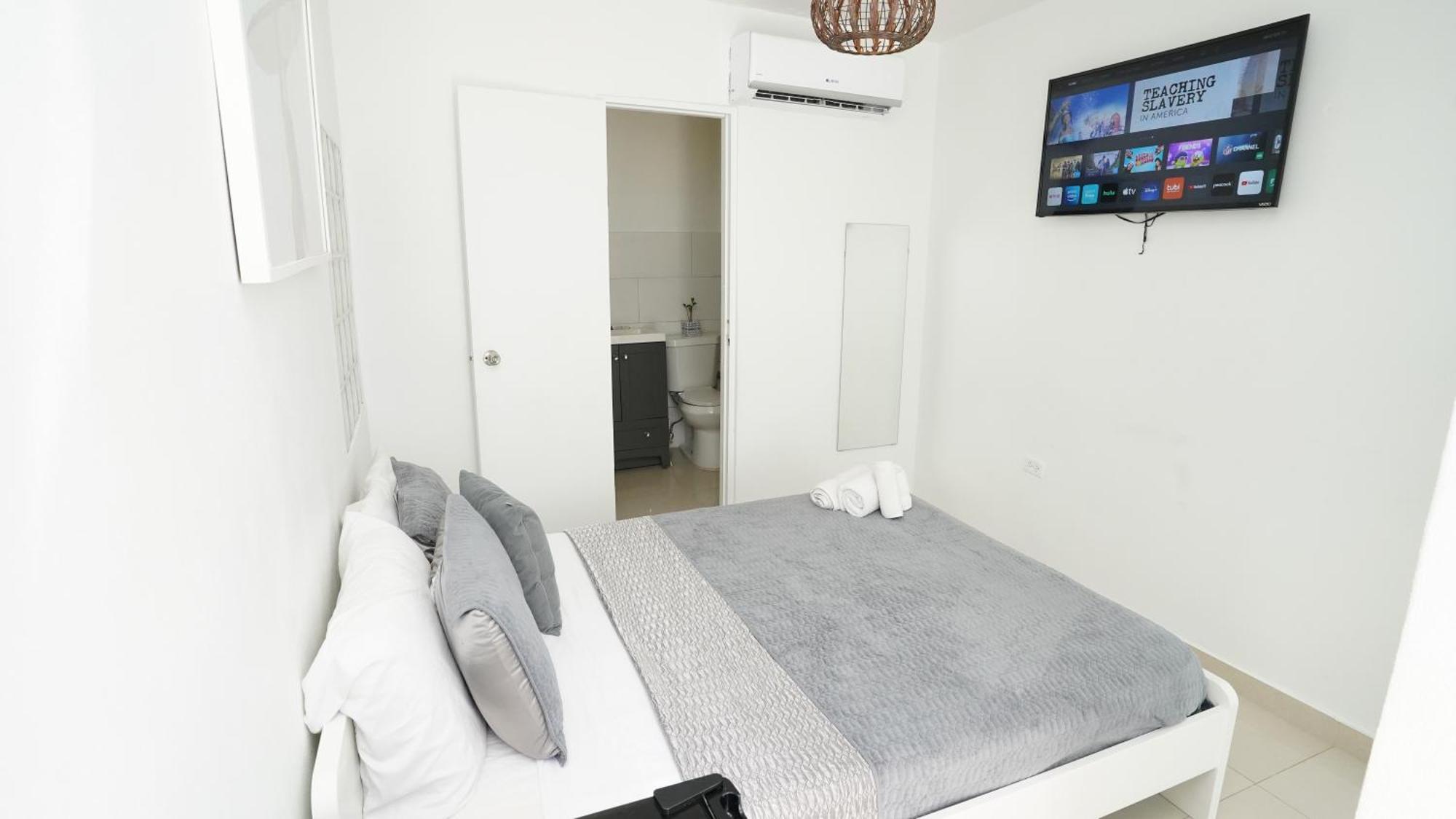 The Pelican Poshtel San Juan Bagian luar foto