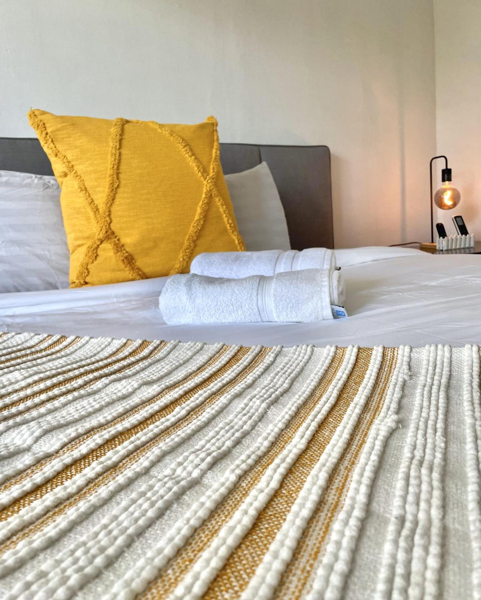 The Pelican Poshtel San Juan Bagian luar foto