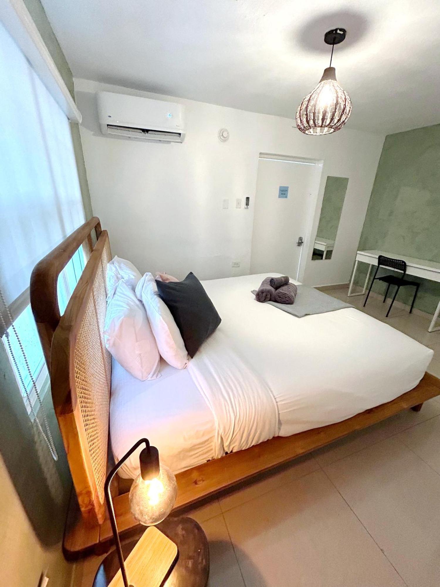 The Pelican Poshtel San Juan Bagian luar foto