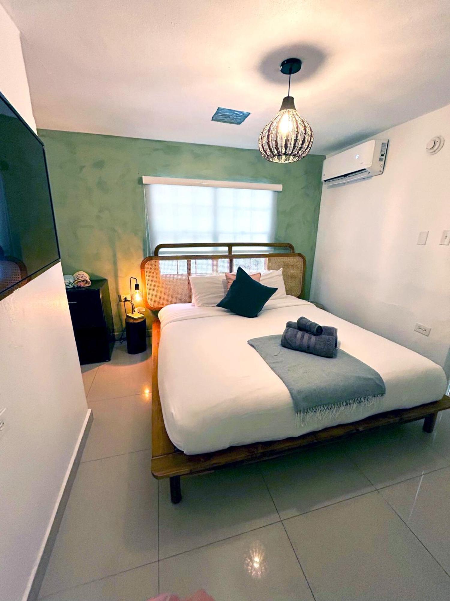 The Pelican Poshtel San Juan Bagian luar foto