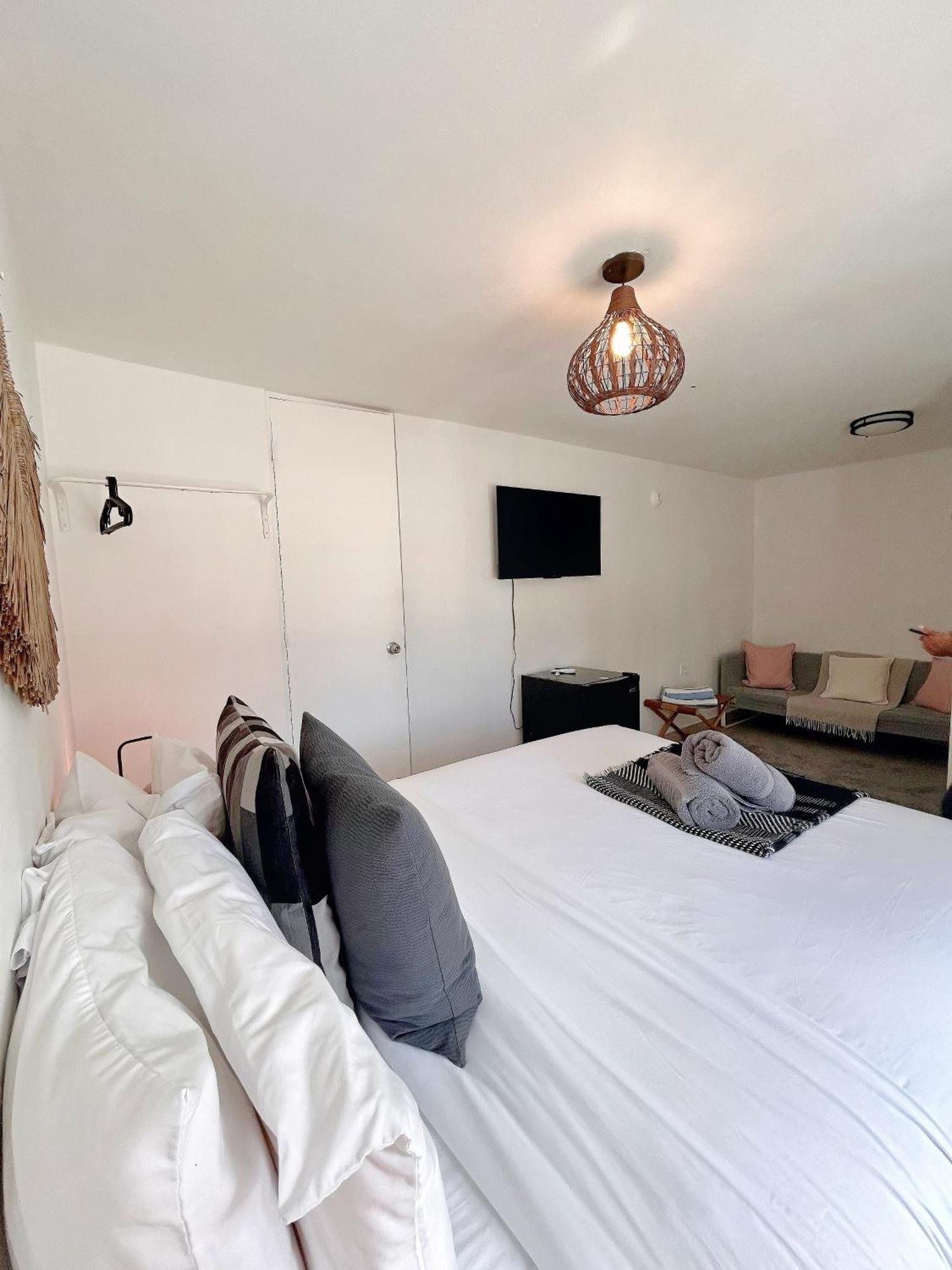 The Pelican Poshtel San Juan Bagian luar foto